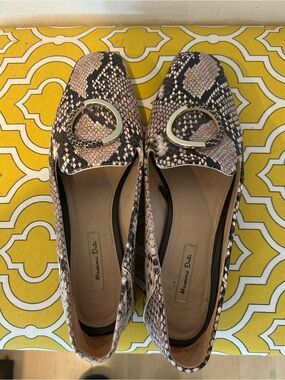 Massimo Dutti Snakeskin-Print Loafers with Gold Buckle - Beige/Black